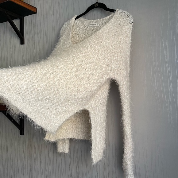 Abercrombie & Fitch v neck sweater women’s size XS/S cream oversized cozy - Picture 6 of 8